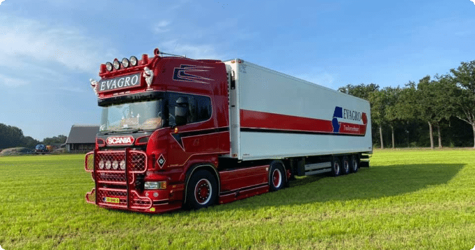vrachtwagen met oplegger